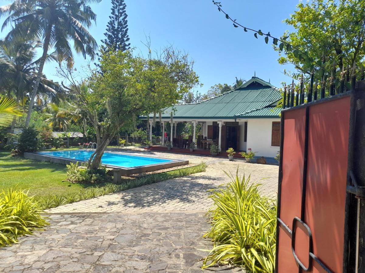 Tranquility Guest House Хиккадува Экстерьер фото