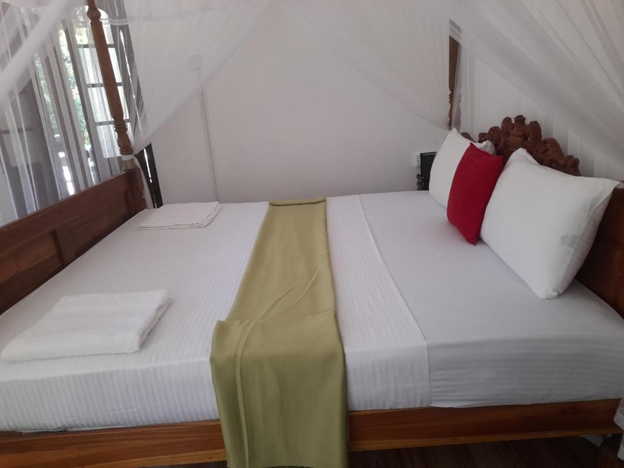 Tranquility Guest House Хиккадува Экстерьер фото