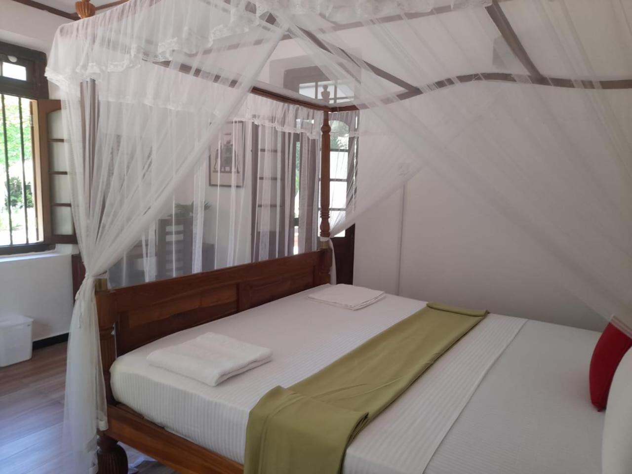Tranquility Guest House Хиккадува Экстерьер фото