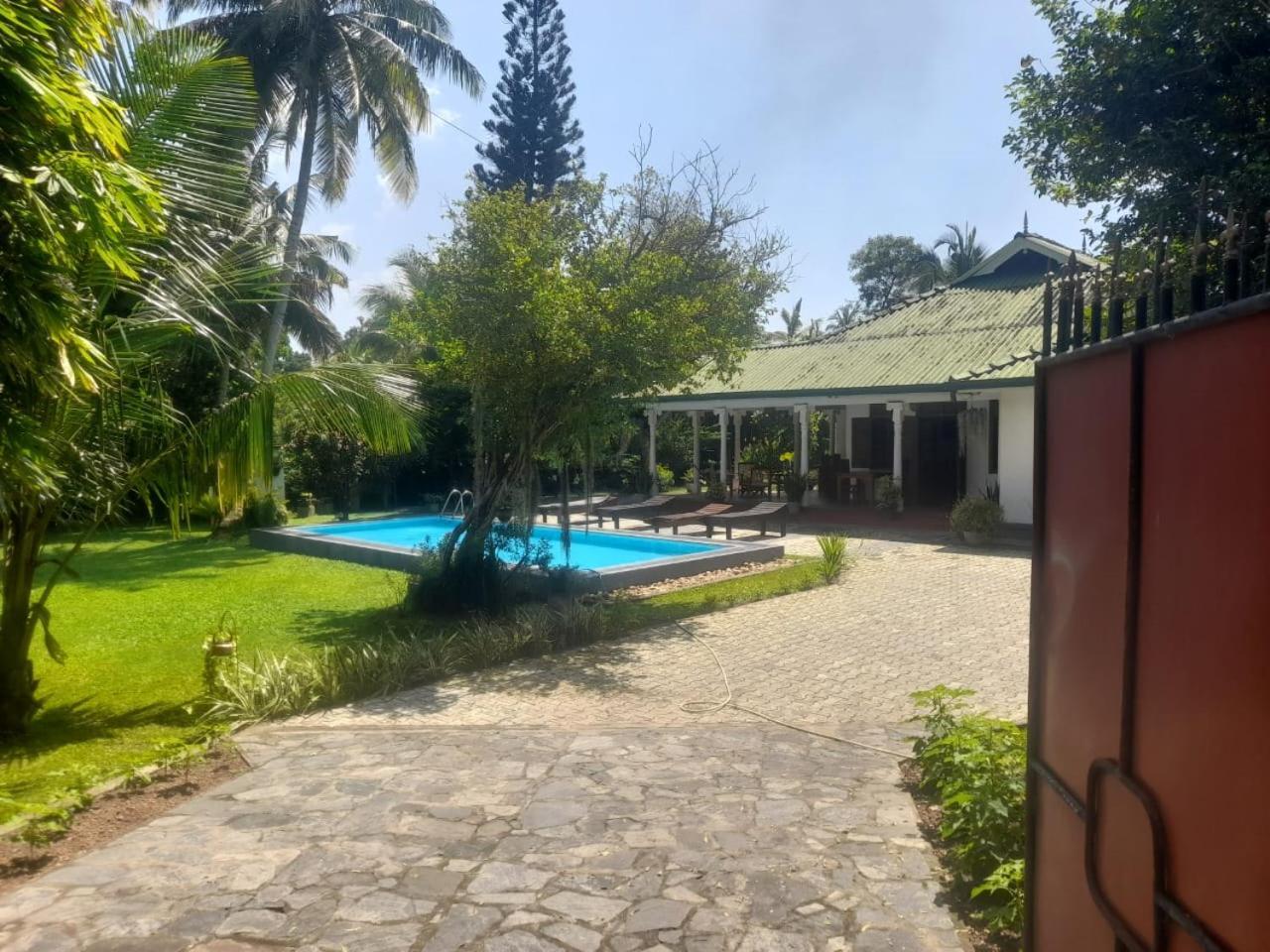 Tranquility Guest House Хиккадува Экстерьер фото