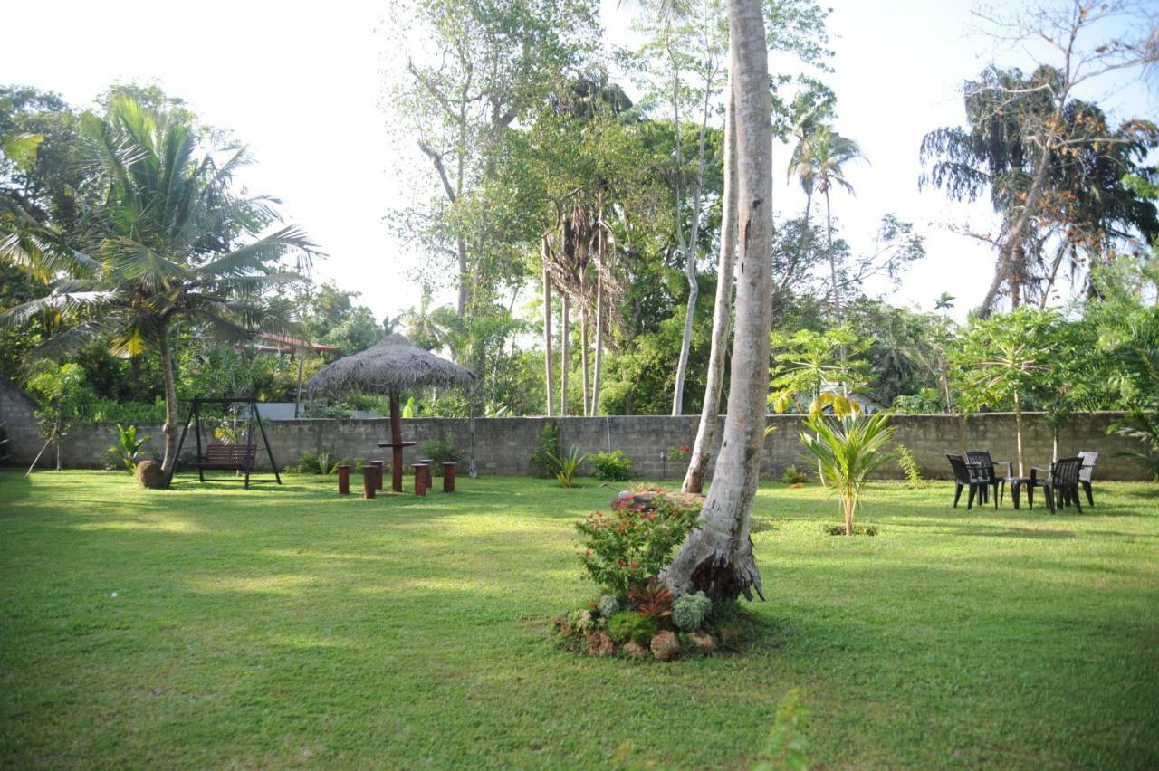Tranquility Guest House Хиккадува Экстерьер фото