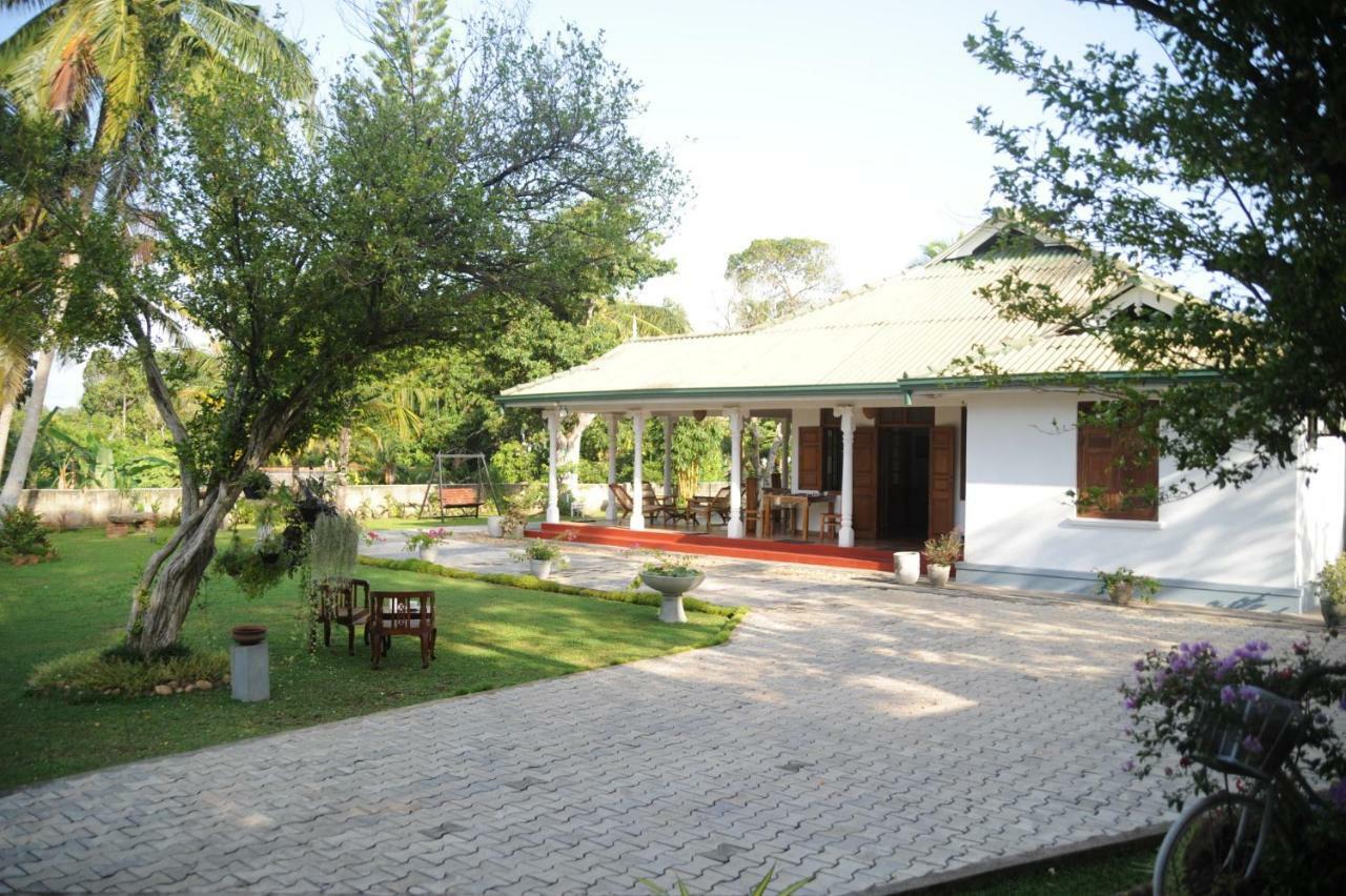 Tranquility Guest House Хиккадува Экстерьер фото